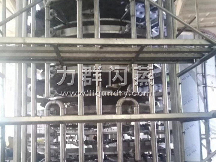 真空型钛材盘式干燥机管路连接